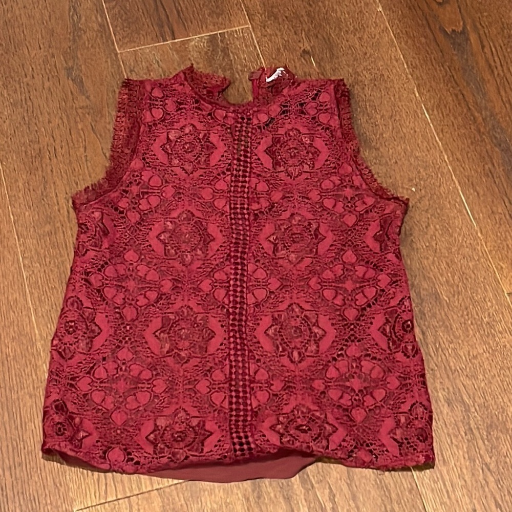 NWT BB Dakota Maroon Lace Sleeveless Top Size Small